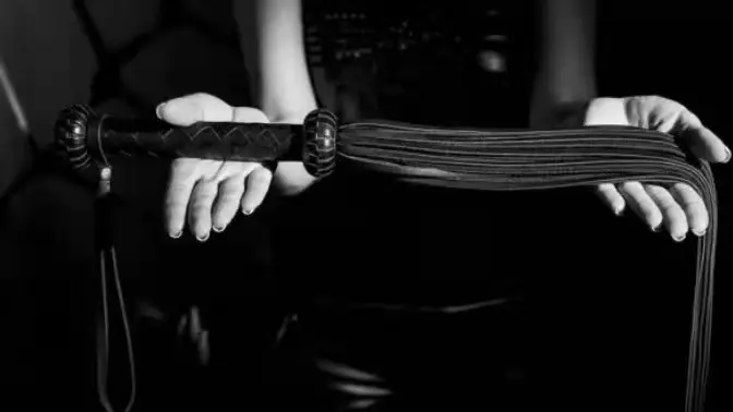 西檬之家tickle在BDSM中意味着什么?探索你的感官世界 一